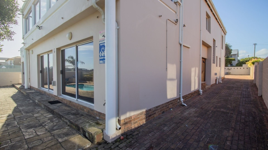5 Bedroom Property for Sale in Sandbaai Western Cape
